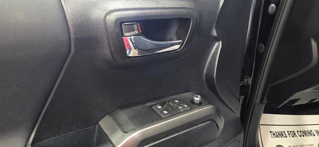 Used 2017 Toyota Tacoma TRD Sport image 12