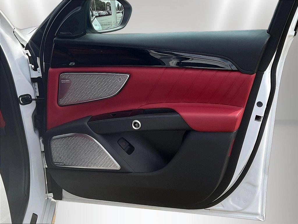 Used 2023 Maserati Grecale Modena AWD/4WD image 28
