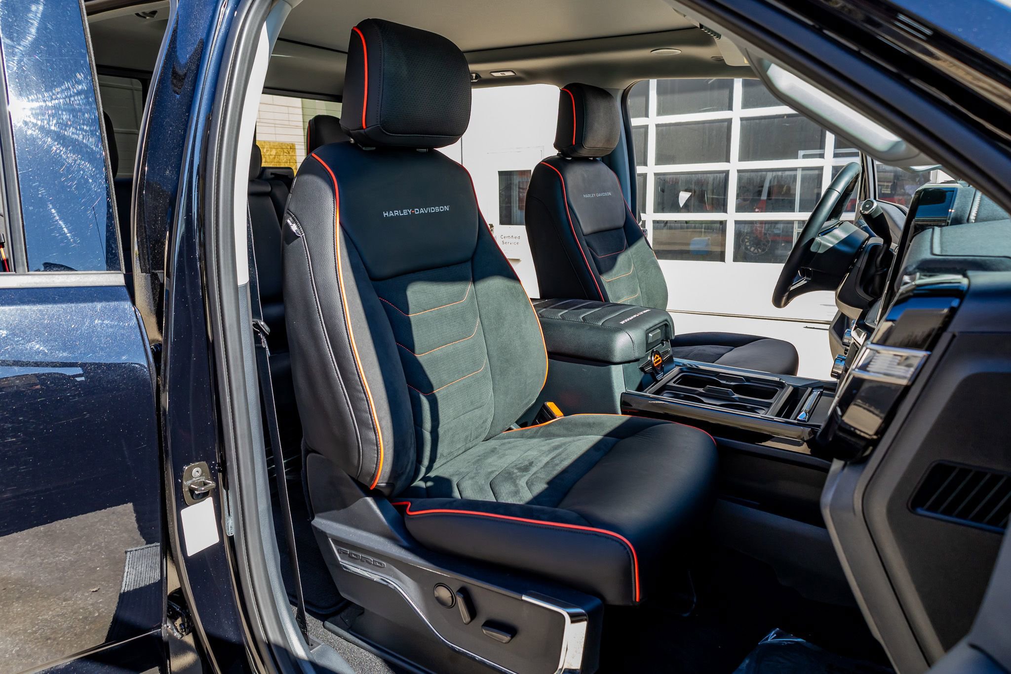 Used 2024 Ford F250 Lariat w/ Lariat Ultimate Package image 31