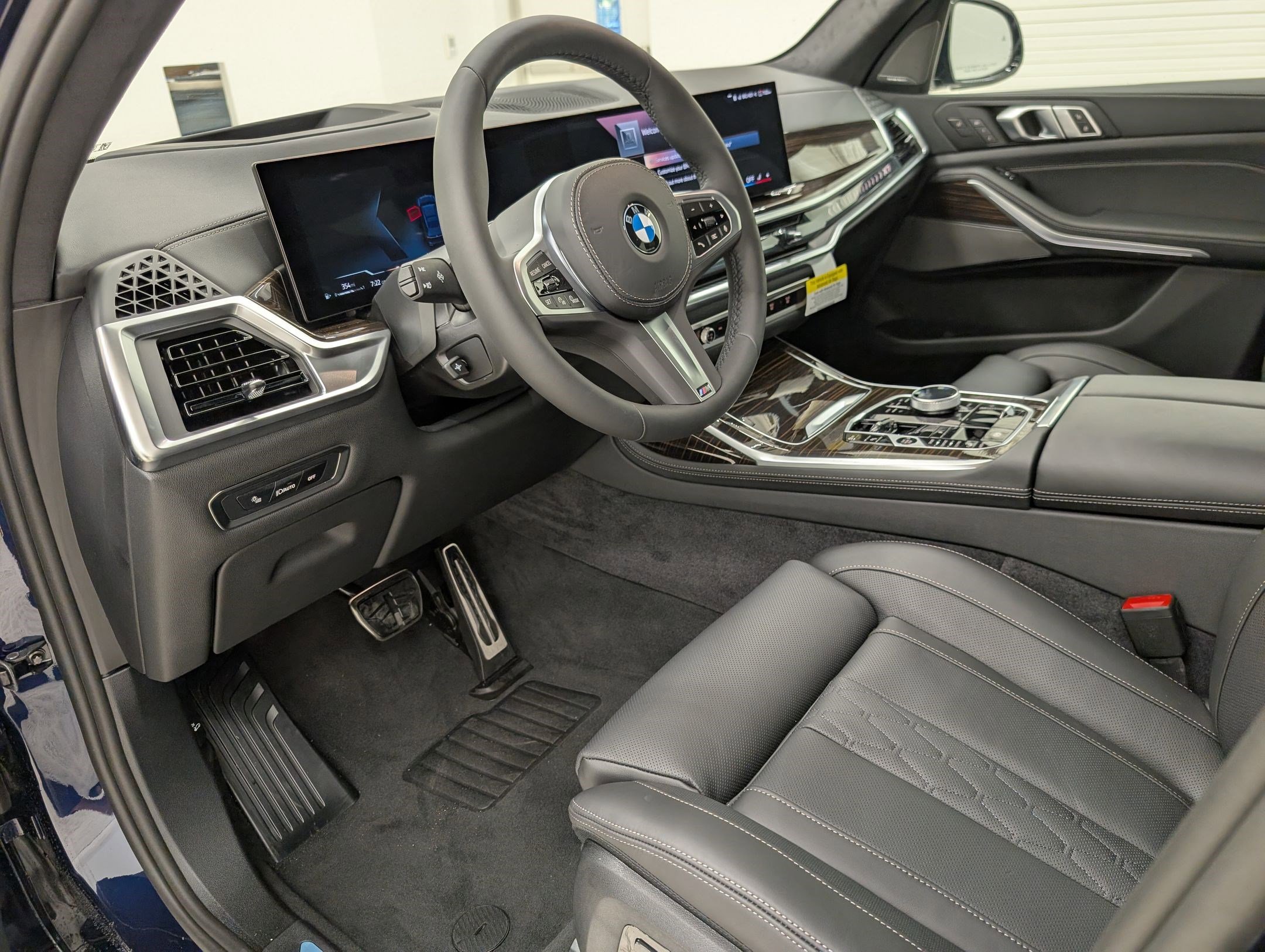 New 2026 BMW X7 xDrive40i w/ Executive Package image 4