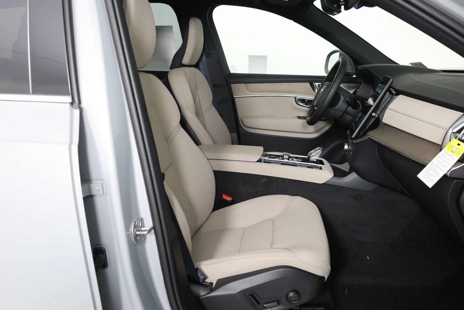 New 2026 Volvo XC90 B5 Plus w/ Protection Package AWD/4WD image 10