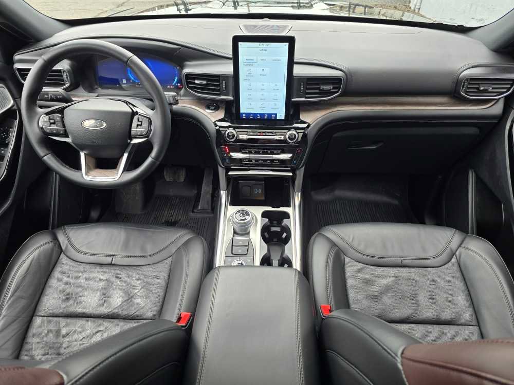 Used 2023 Ford Explorer Platinum w/ Technology Package image 32