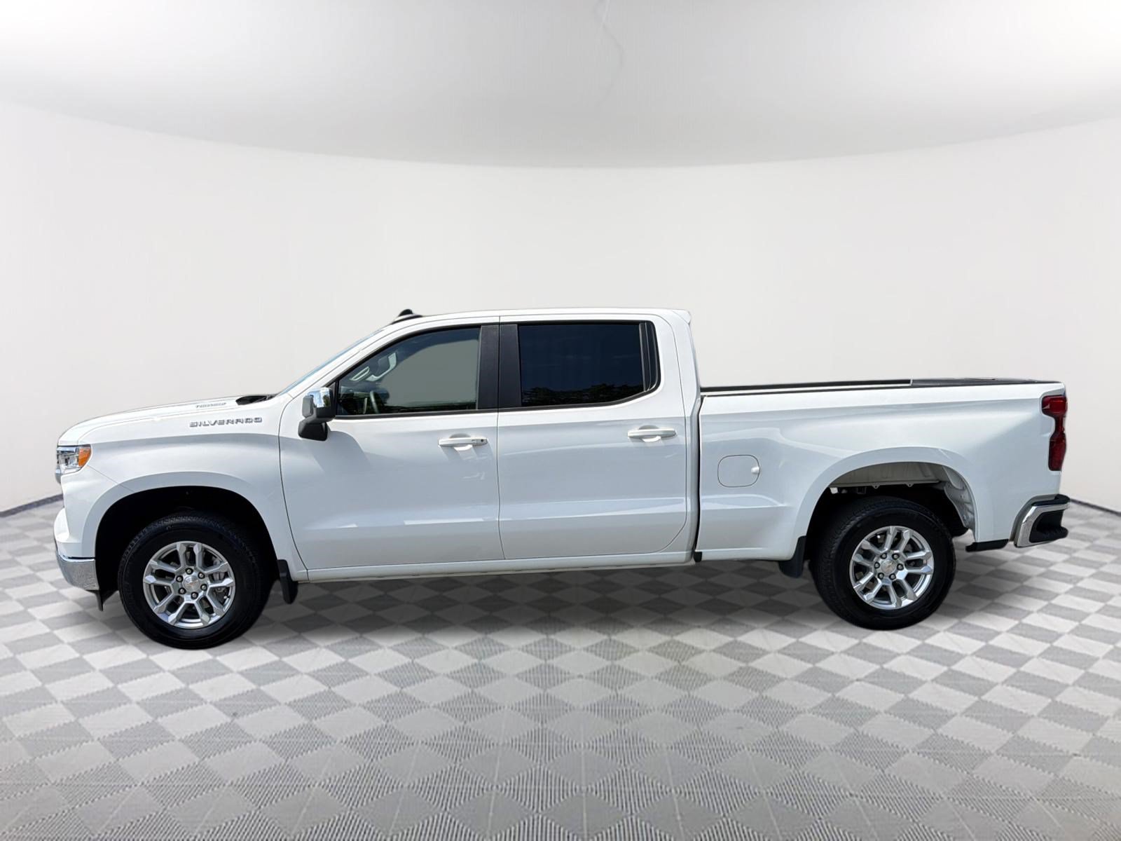 Used 2025 Chevrolet Silverado 1500 LT RWD image 8