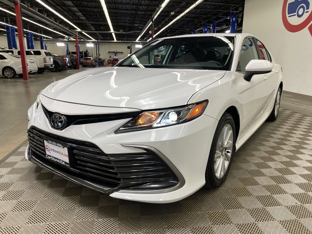 Used 2024 Toyota Camry LE image 9