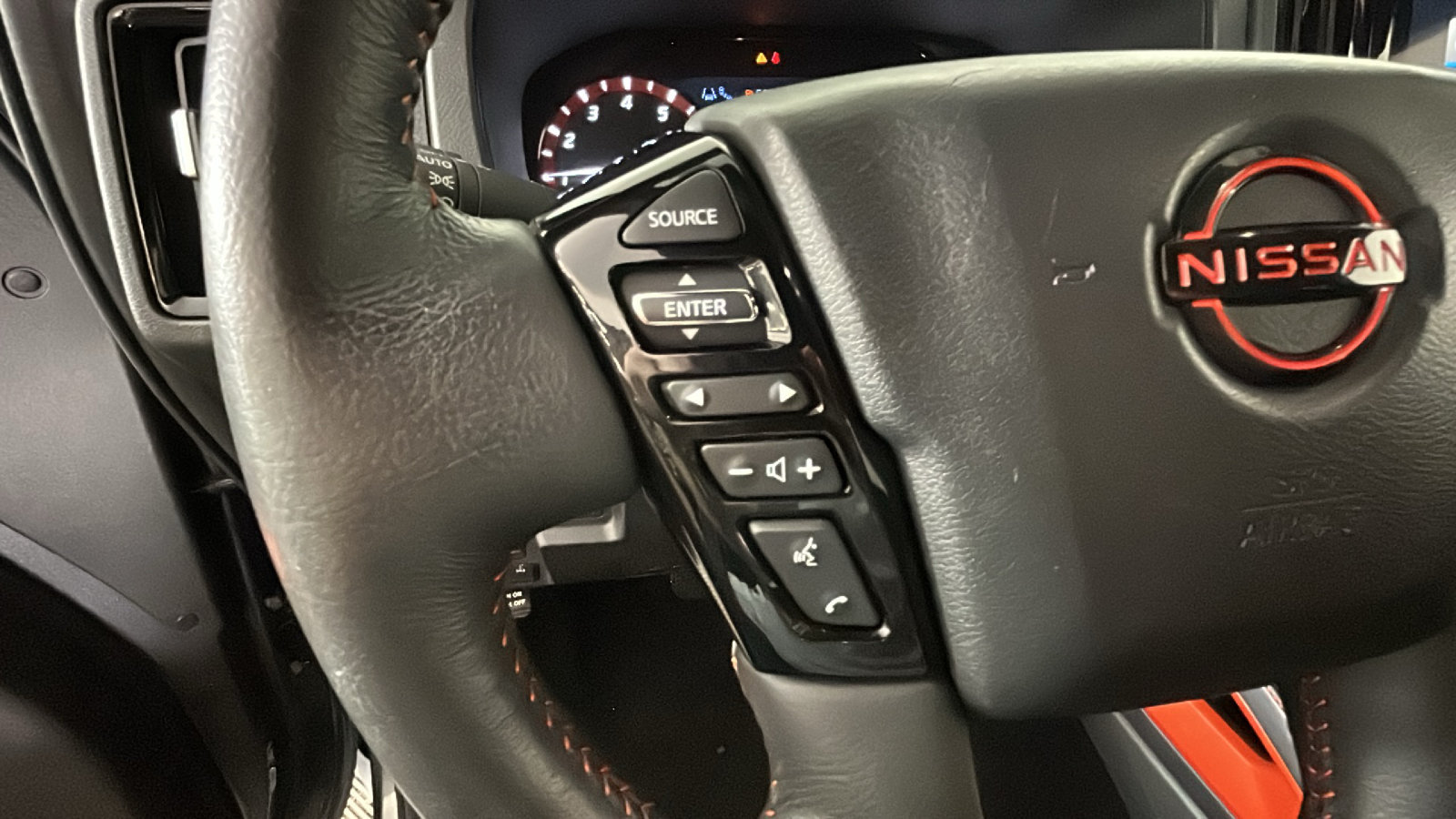 Used 2026 Nissan Frontier PRO-4X AWD/4WD image 19