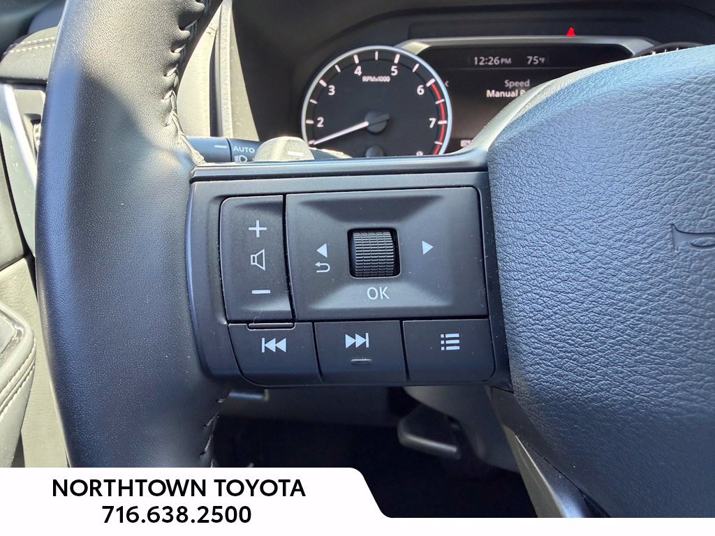 Used 2025 Nissan Rogue SV AWD/4WD image 17