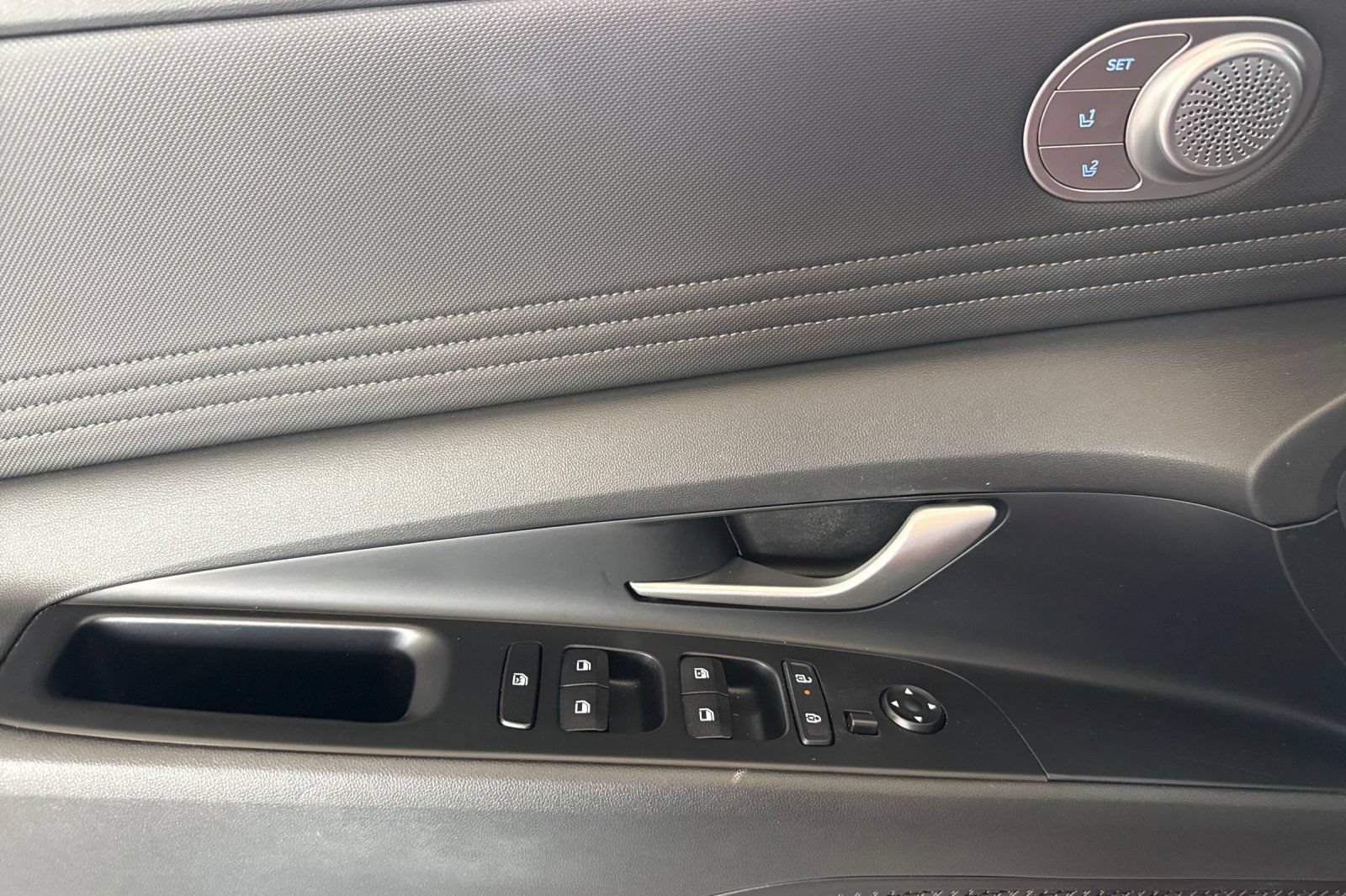 Used 2025 Hyundai Elantra Limited FWD image 10