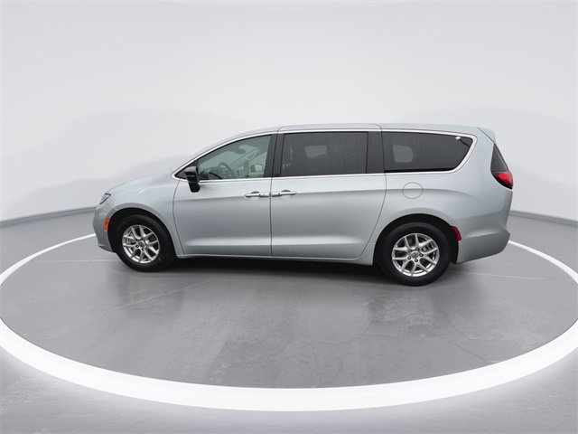 Used 2024 Chrysler Pacifica Touring-L image 6