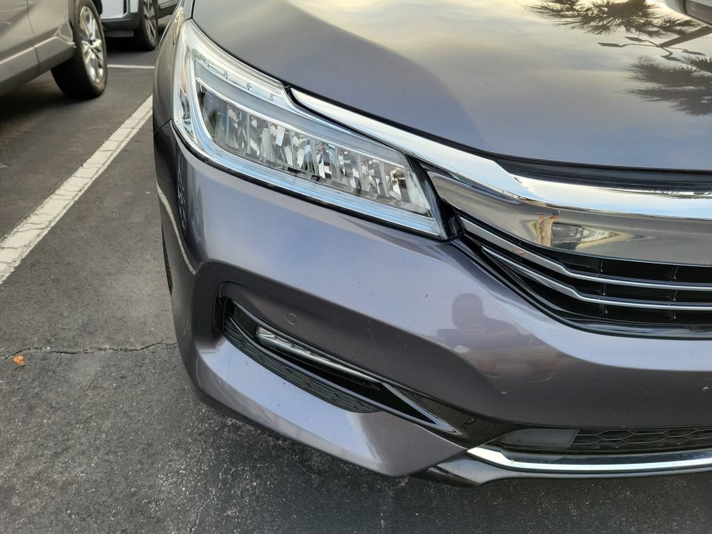 Used 2017 Honda Accord Touring image 8