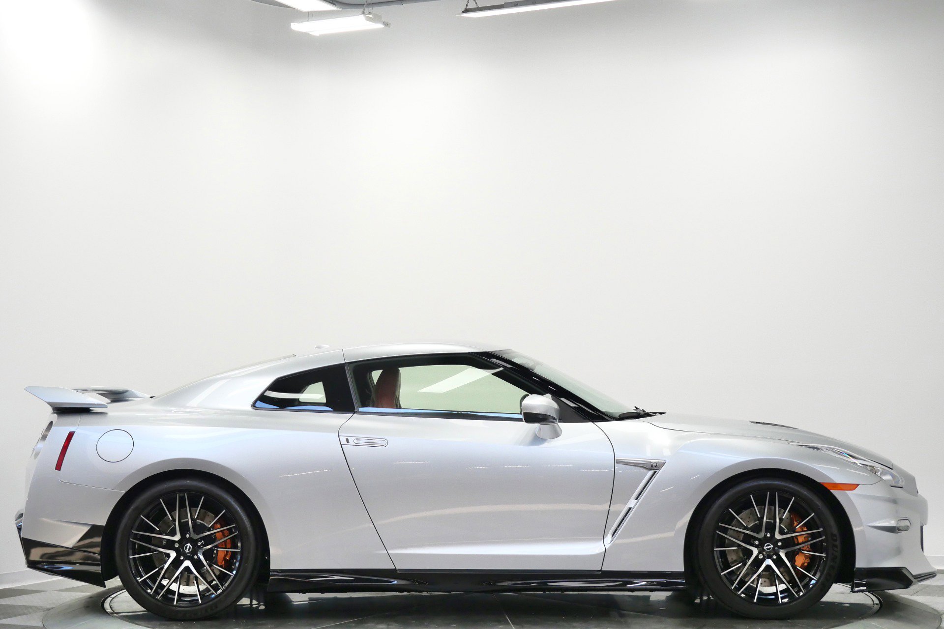 Used 2024 Nissan GT-R Premium w/ Premium Interior Package AWD/4WD image 50