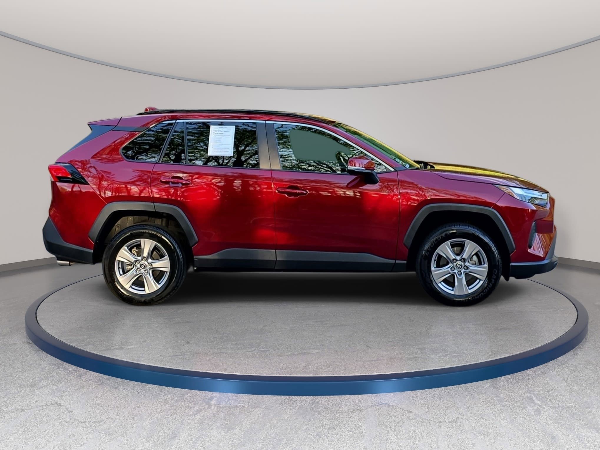 Used 2022 Toyota RAV4 XLE image 4