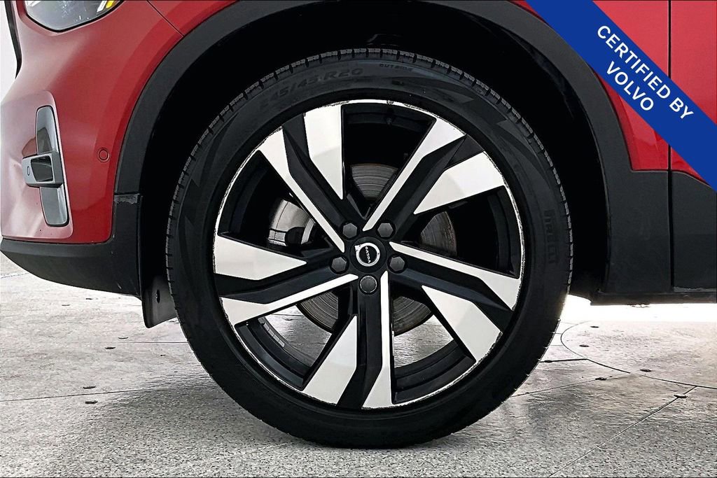 Certified 2023 Volvo XC40 B5 Ultimate w/ Protection Package Premier image 12