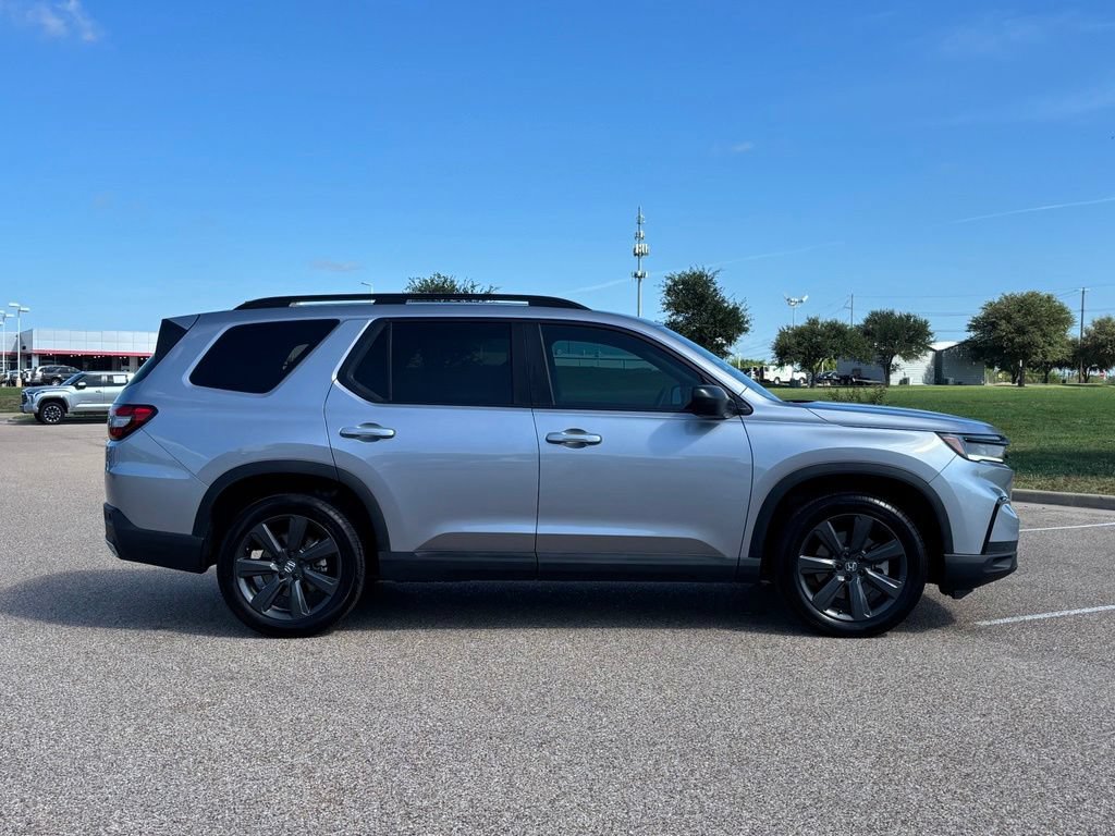 Used 2025 Honda Pilot Sport image 5