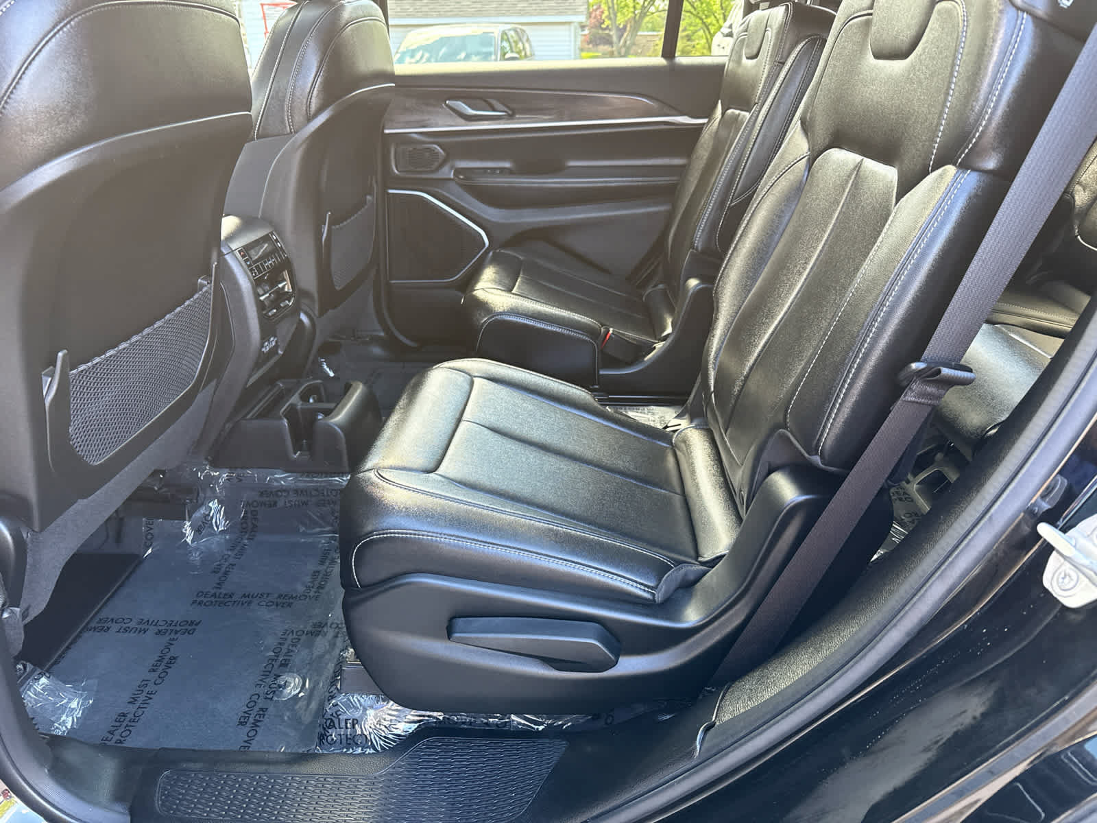 Used 2023 Jeep Grand Cherokee L Limited AWD/4WD image 13