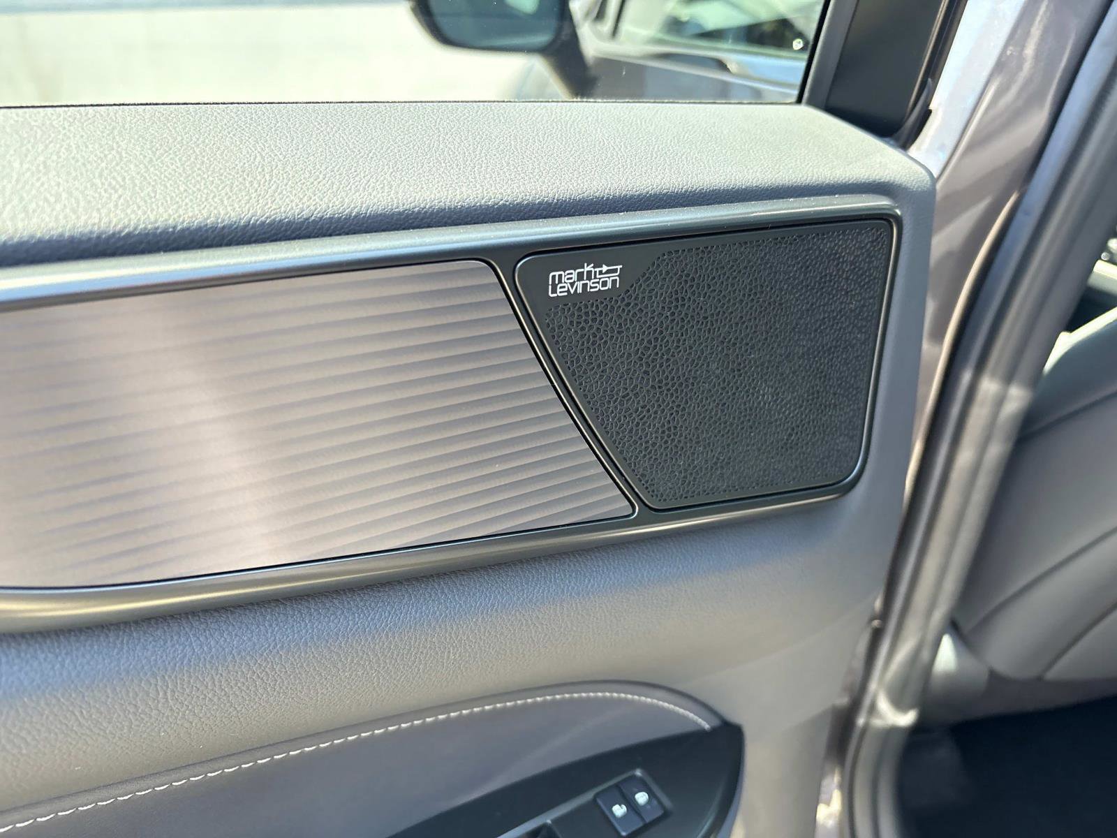 Used 2024 BMW 330i xDrive Sedan w/ Premium Package image 12