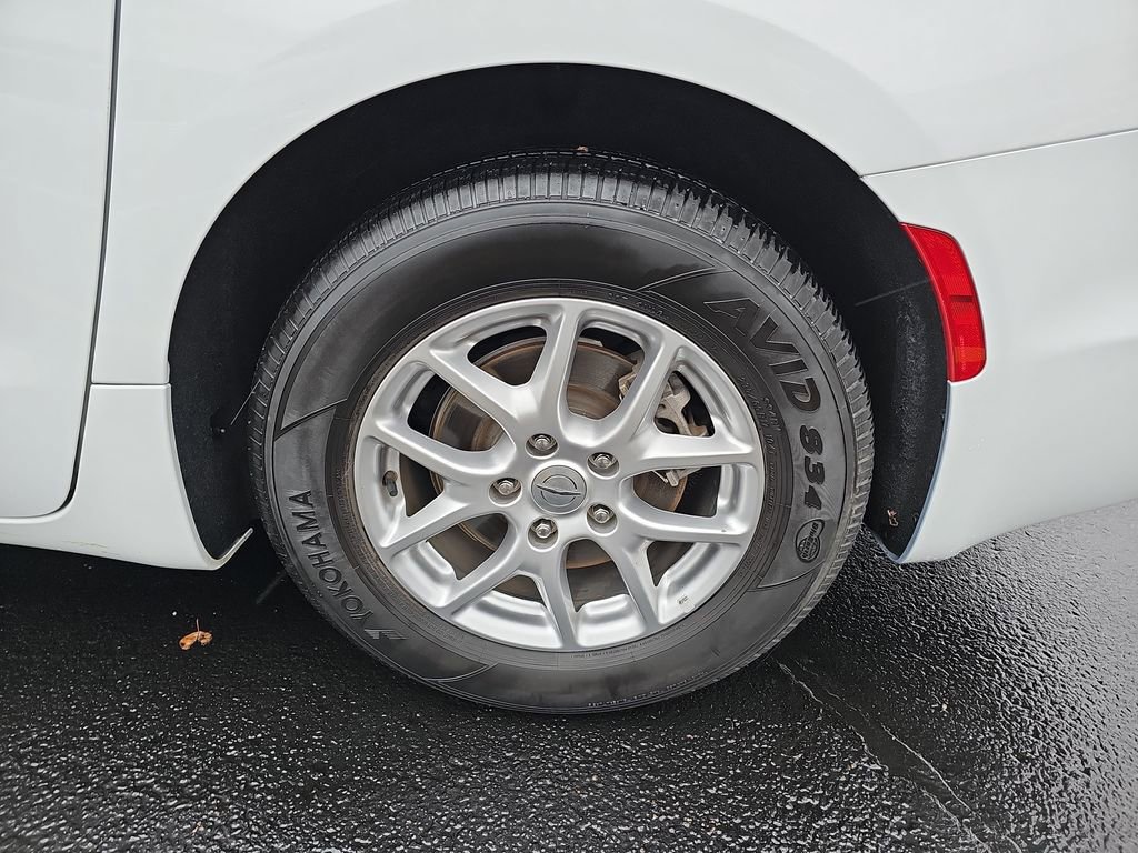 Used 2024 Chrysler Pacifica Touring-L image 33