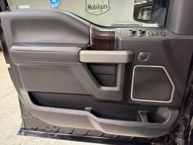 Used 2017 Ford F250 Platinum w/ Platinum Ultimate Package AWD/4WD image 17