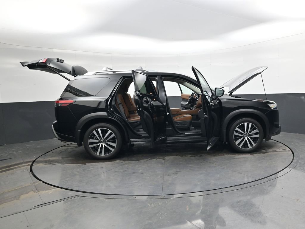 Used 2025 Nissan Pathfinder Platinum image 43
