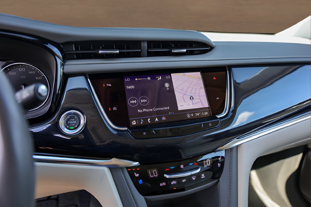 Certified 2025 Cadillac XT6 Premium Luxury FWD image 16