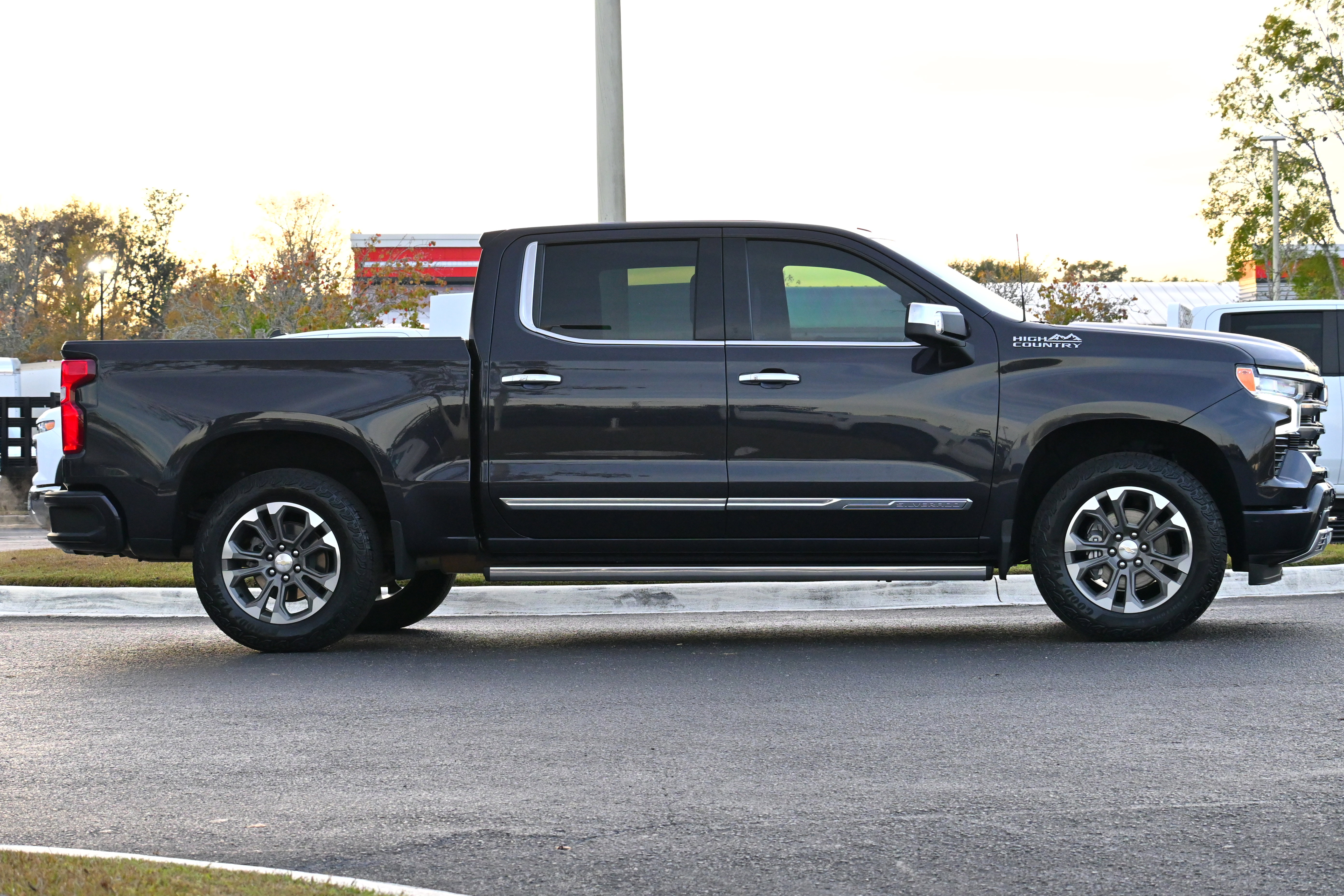 Used 2023 Chevrolet Silverado 1500 High Country w/ Technology Package image 7