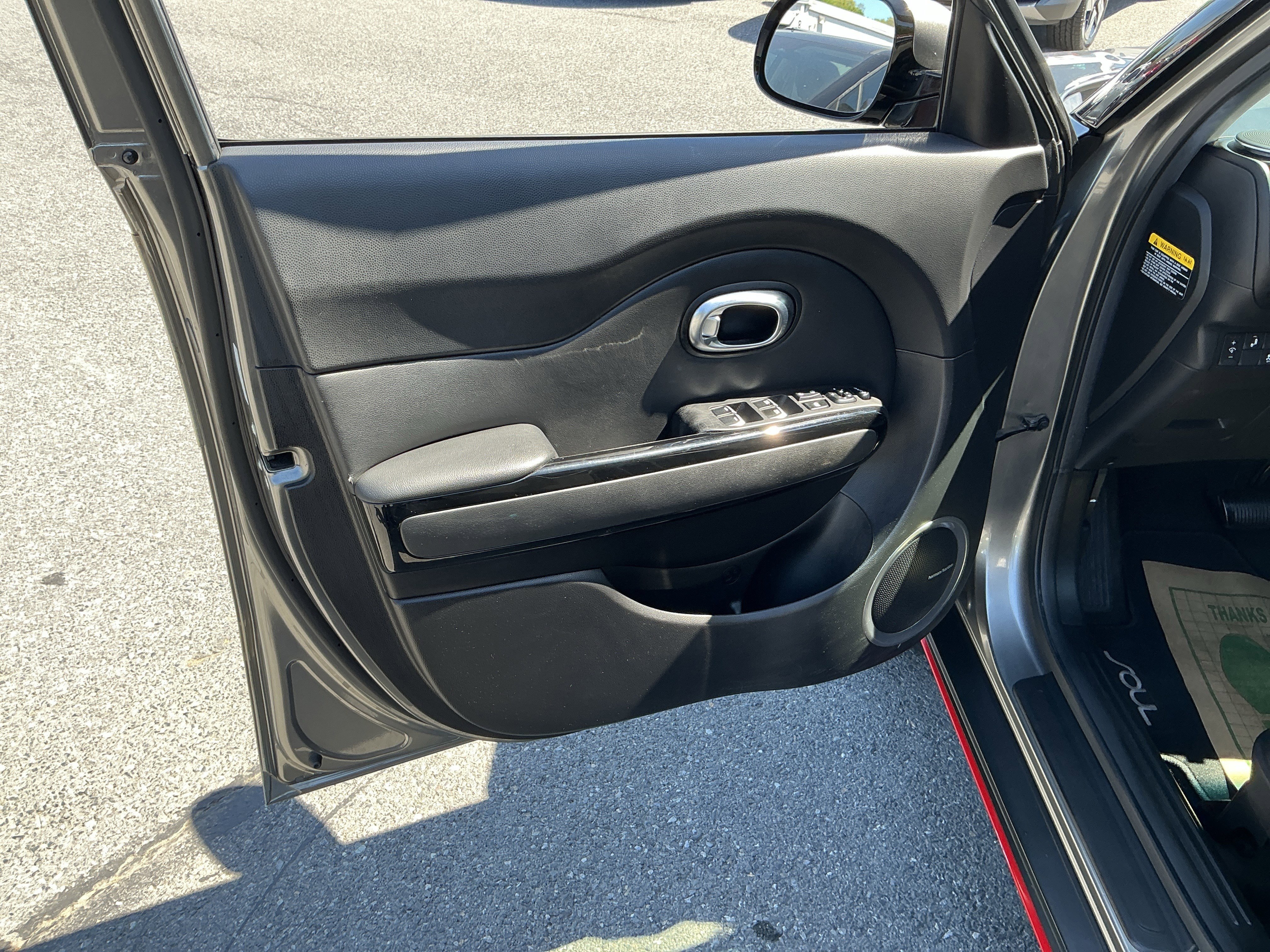 Used 2018 Kia Soul ! w/ Tech Package FWD image 1