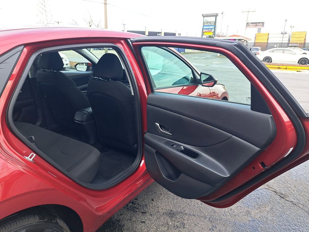 Used 2023 Hyundai Elantra Blue image 14