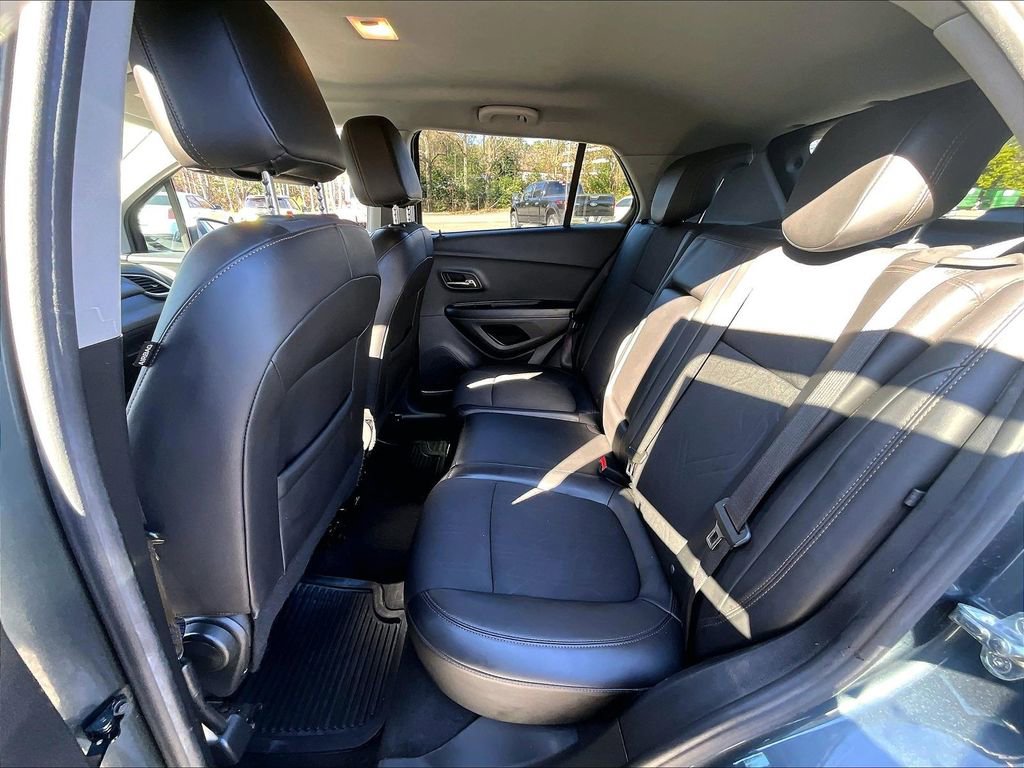Certified 2022 Chevrolet Trax LT w/ LT Convenience Package image 23