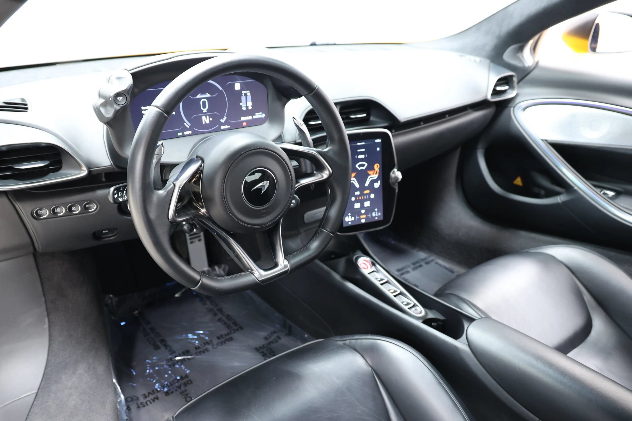 Used 2023 McLaren Artura RWD image 2