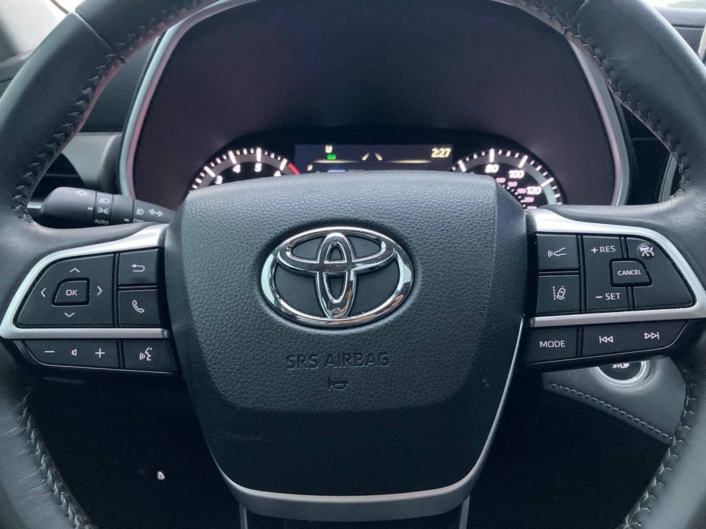 Certified 2024 Toyota Highlander XLE FWD image 19