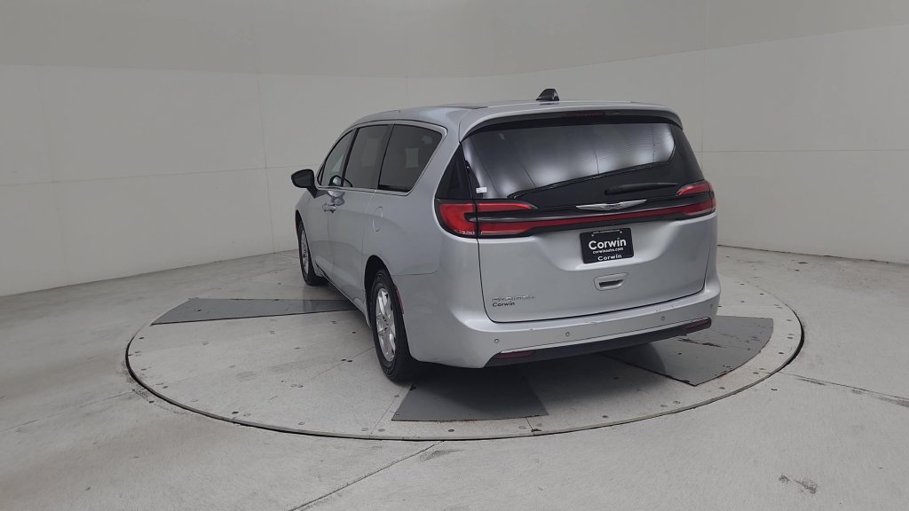 Certified 2024 Chrysler Pacifica Touring-L FWD image 14