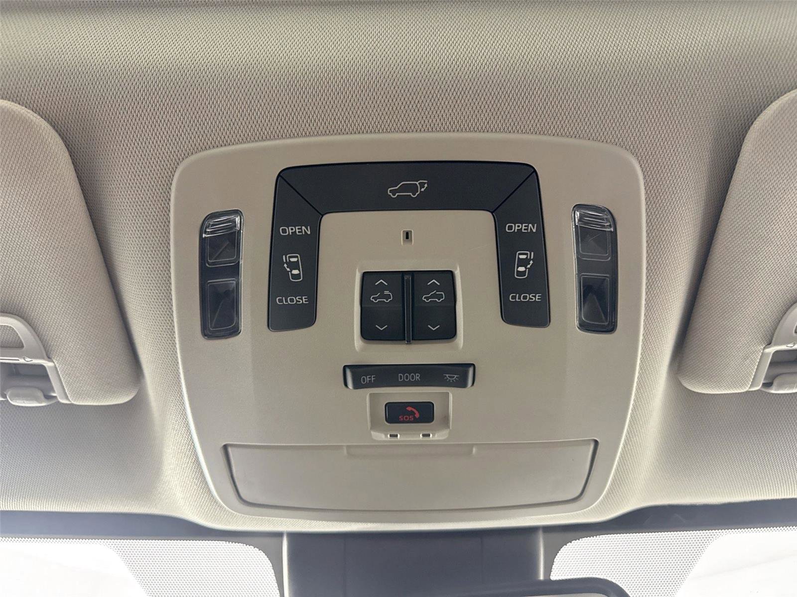 Used 2023 Toyota Sienna Limited FWD image 24