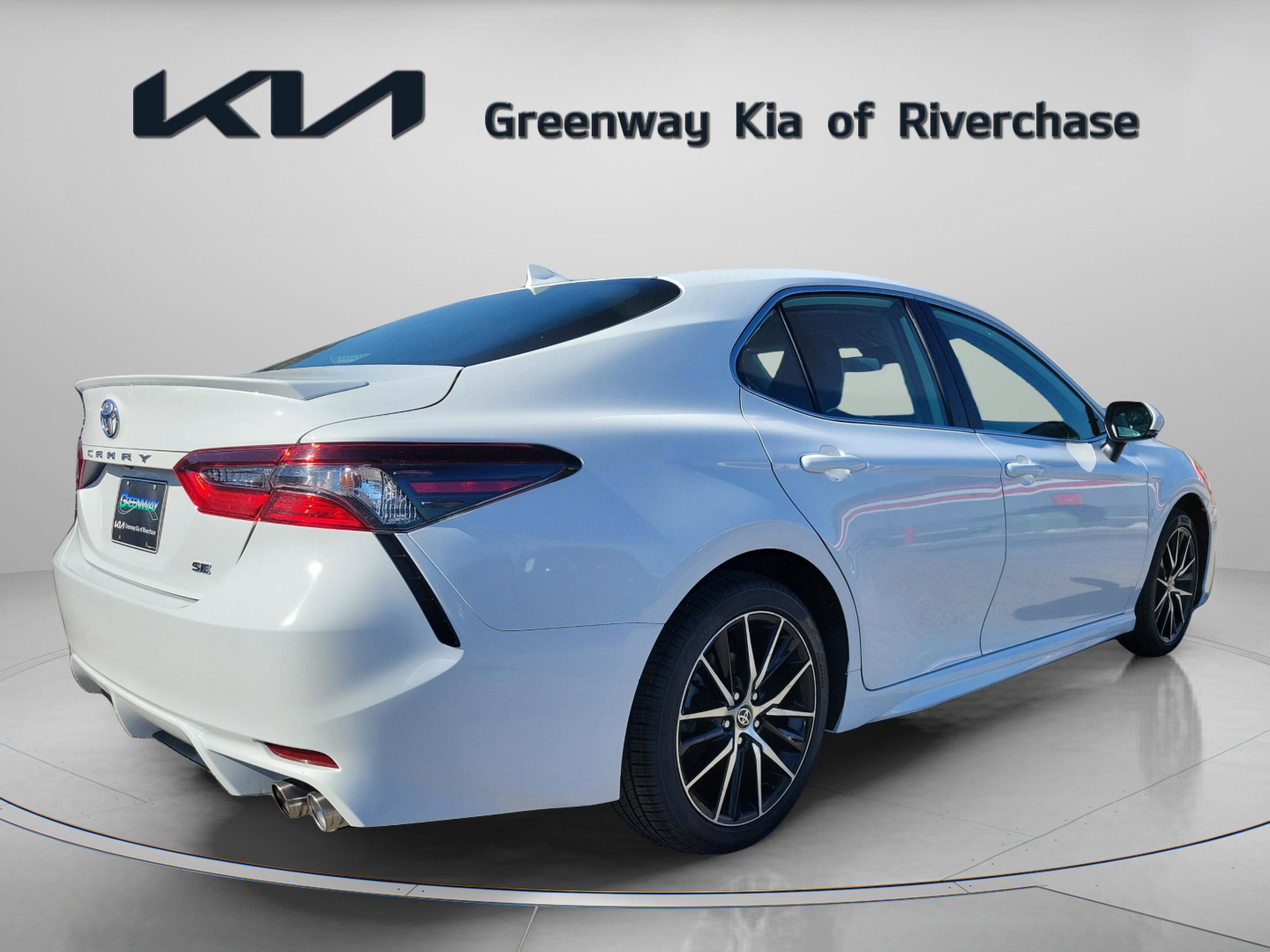 Used 2024 Toyota Camry SE image 6