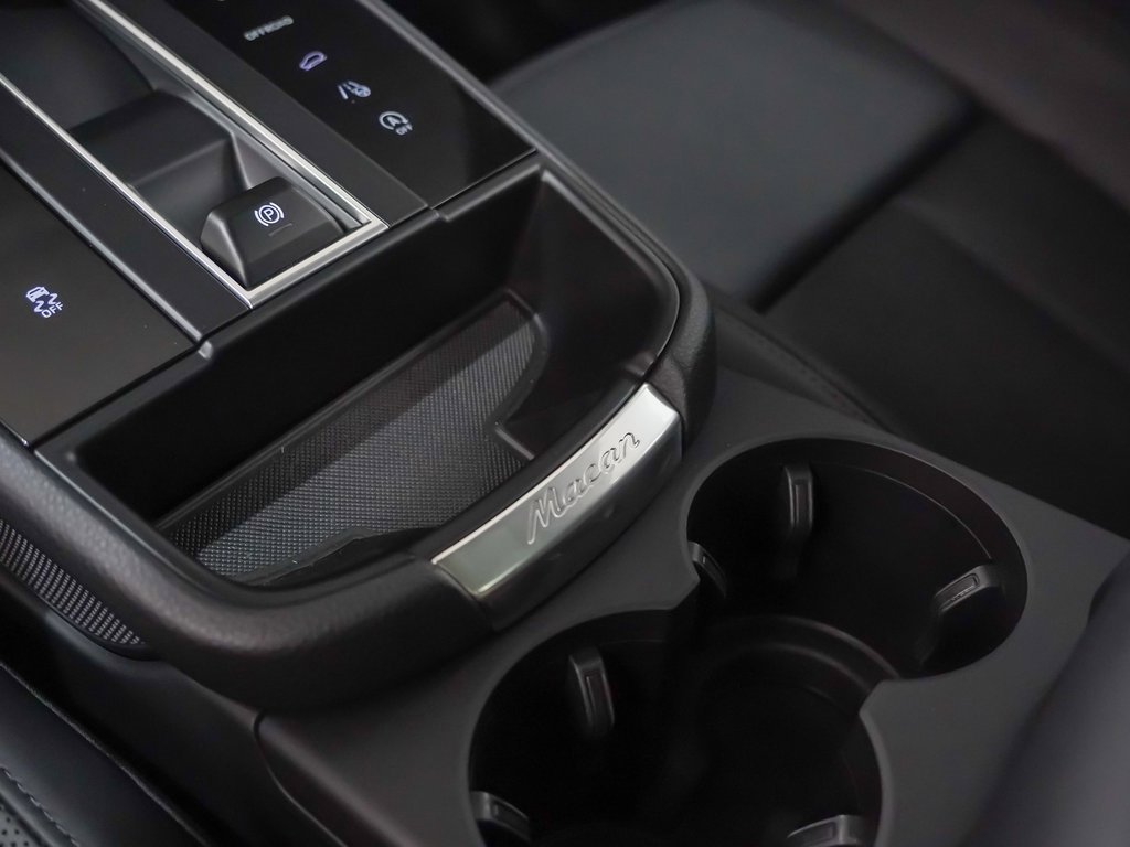 Certified 2025 Porsche Macan image 34