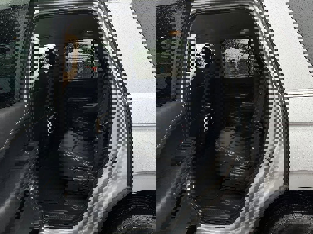 Used 2024 Ford Expedition XLT image 28