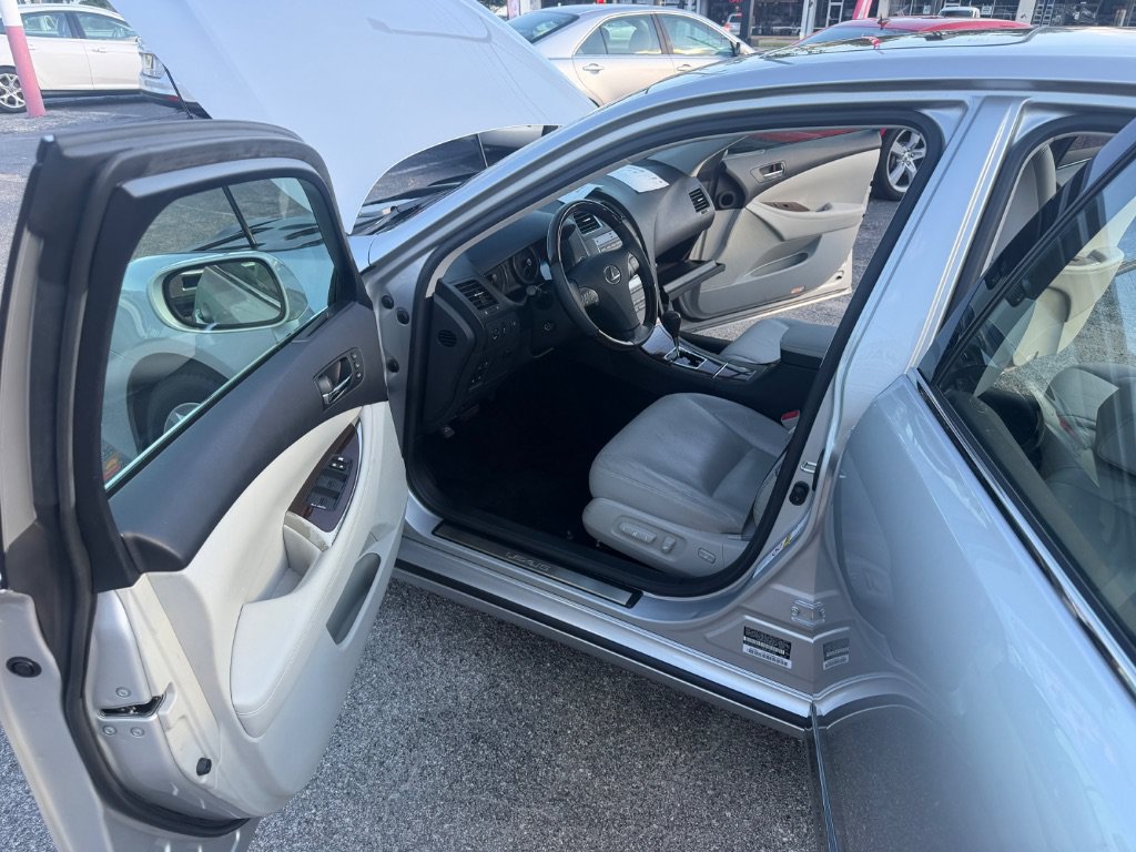 Used 2010 Lexus ES 350 w/ Preferred Accessory Package FWD image 16