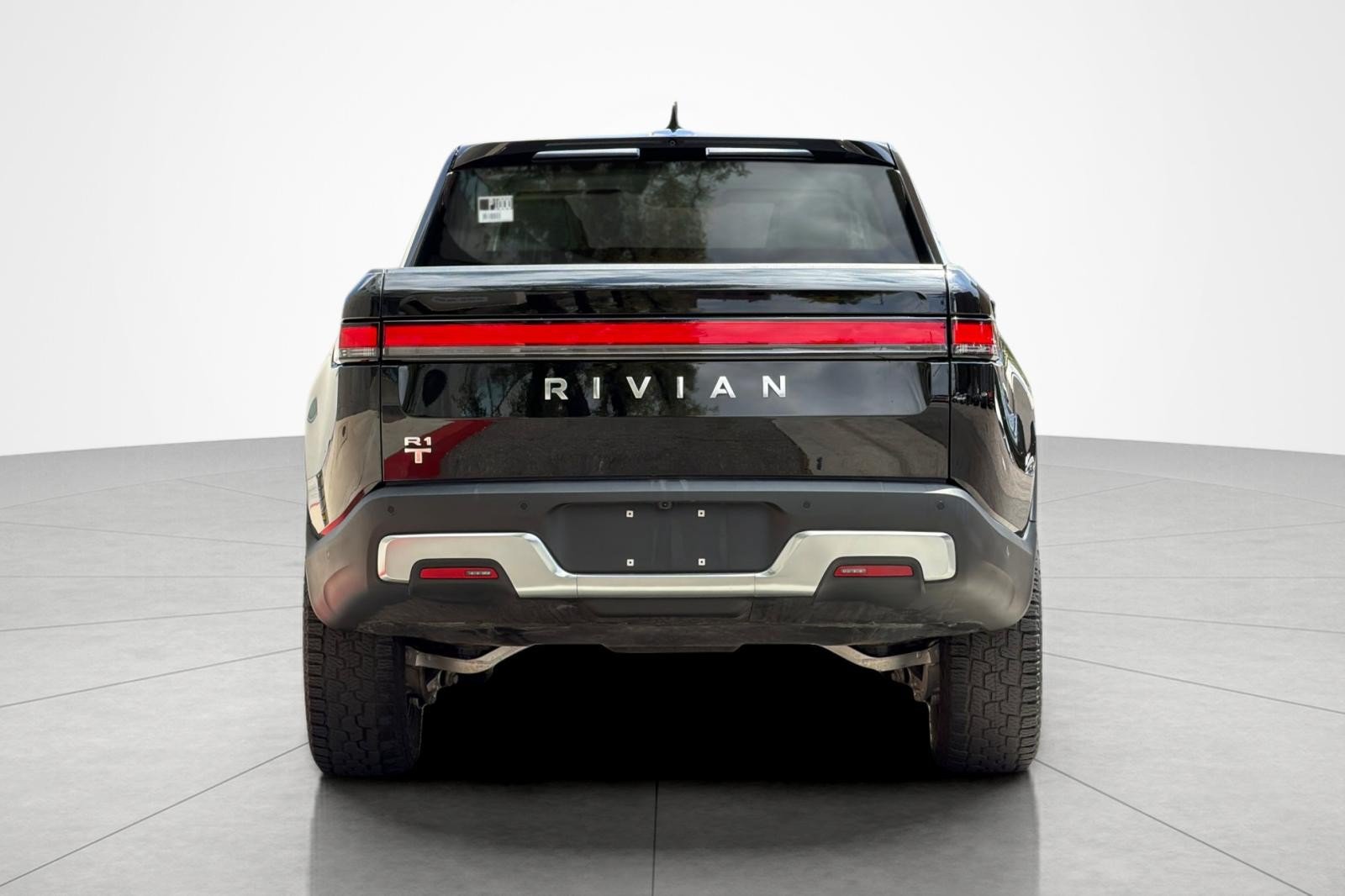Used 2024 Rivian R1T Adventure AWD/4WD image 4