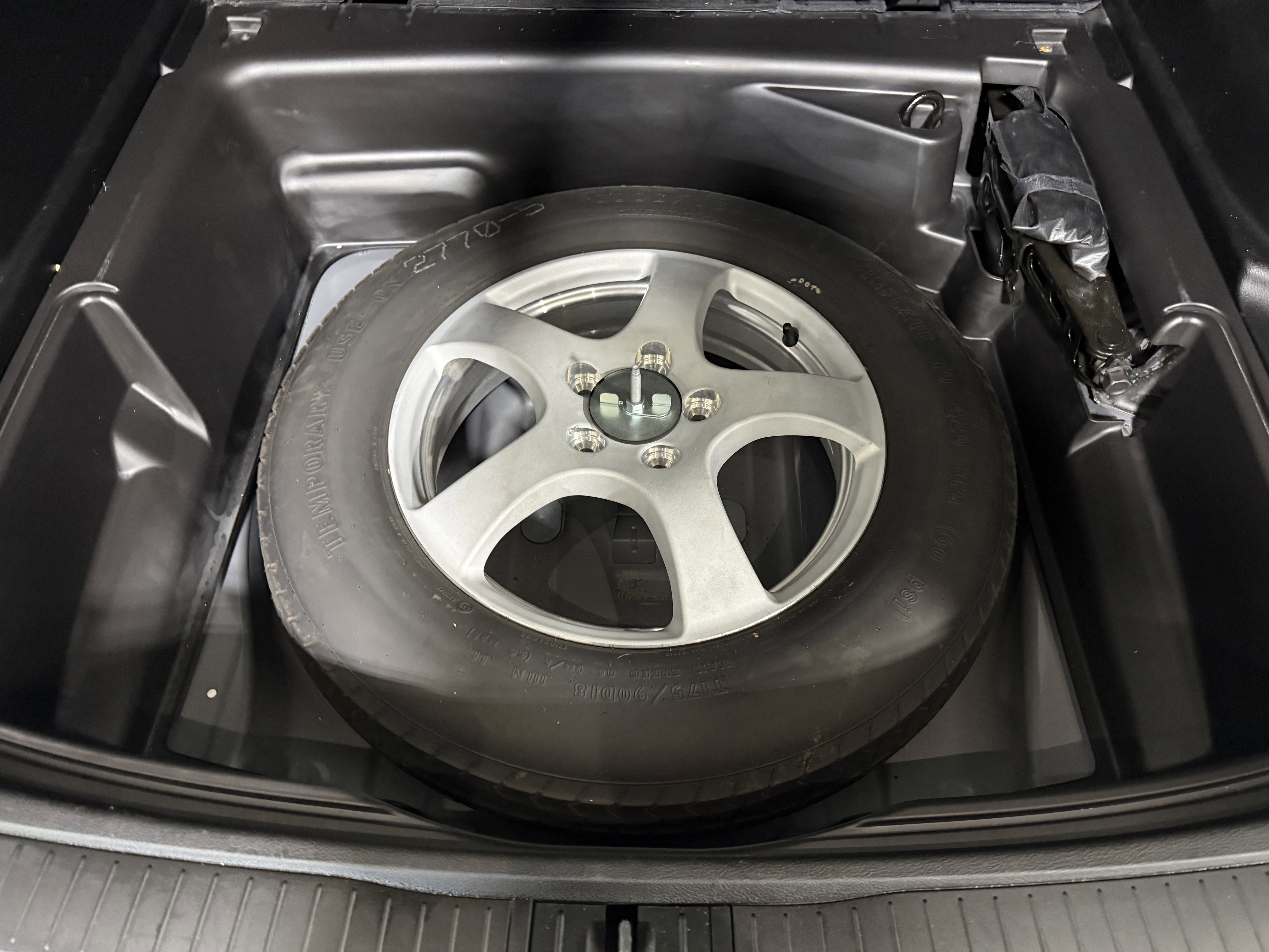 Used 2023 Jeep Grand Cherokee Limited w/ Luxury Tech Group II image 10