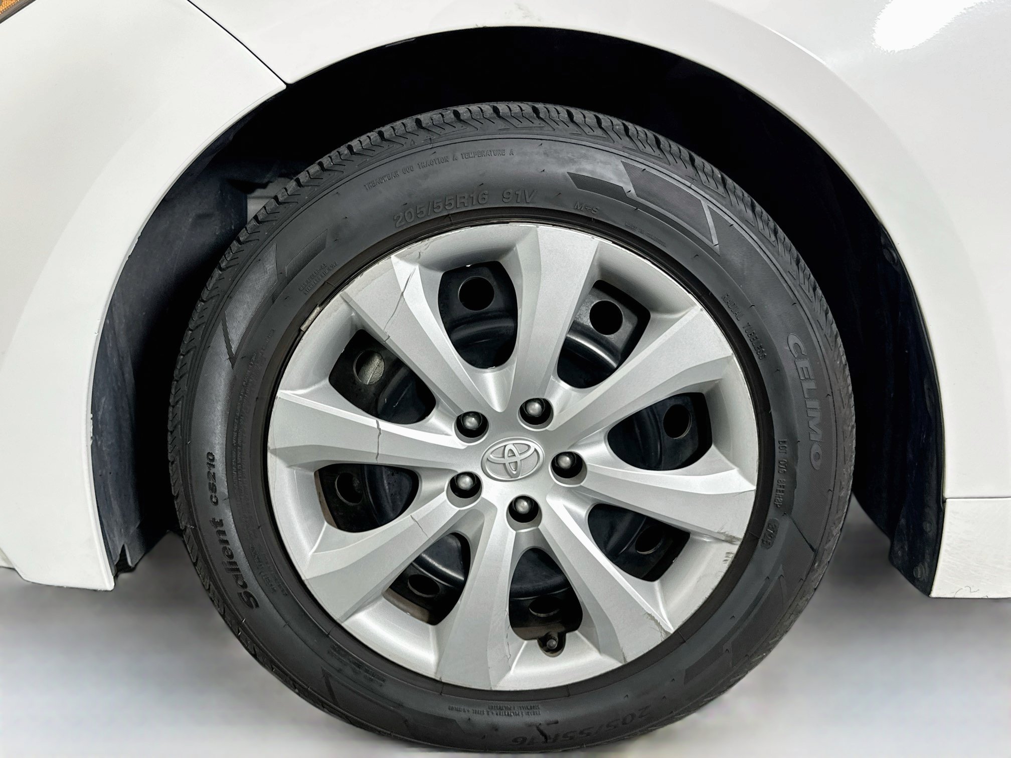 Used 2025 Toyota Corolla LE FWD image 11