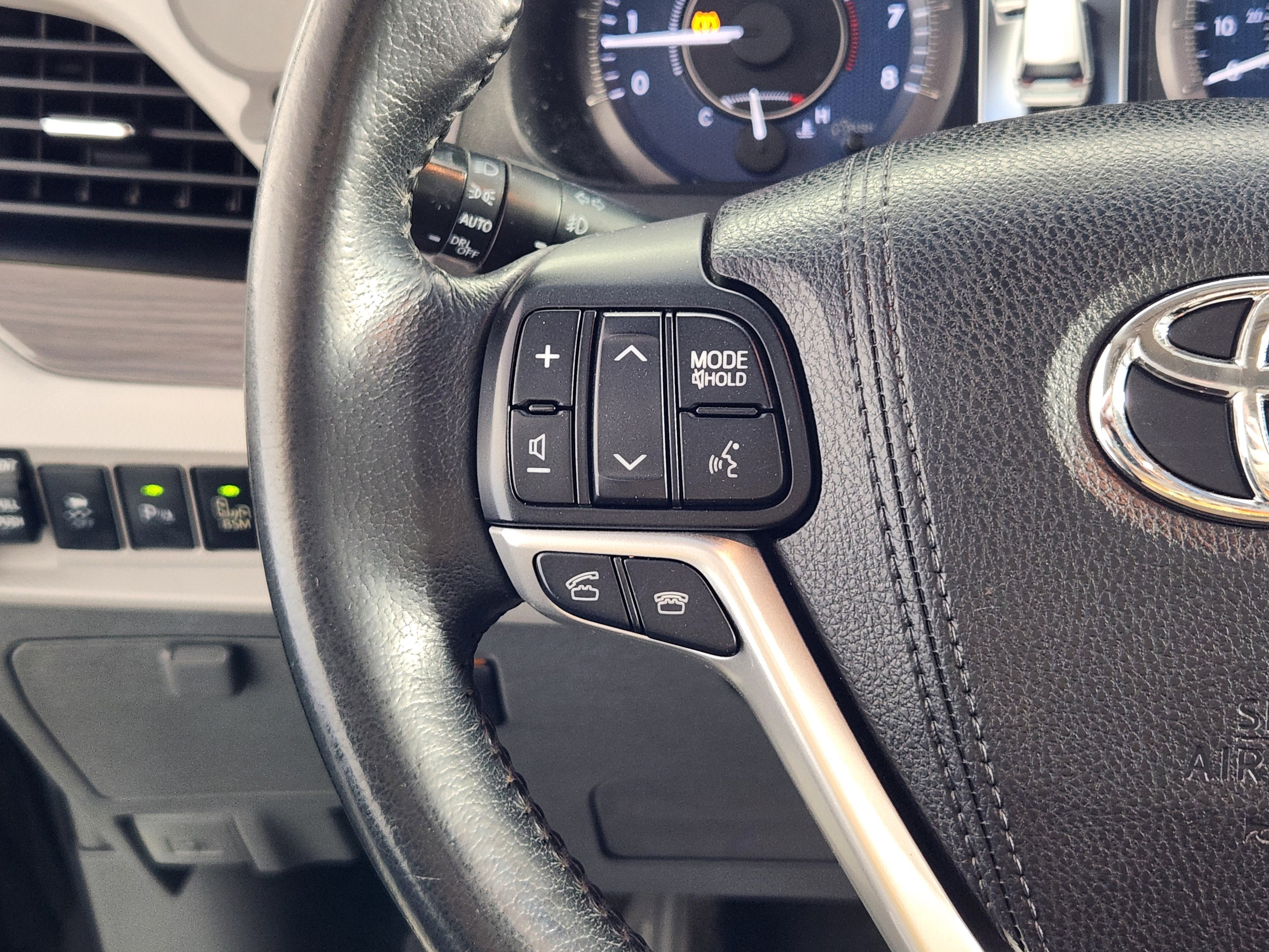 Used 2015 Toyota Sienna XLE Premium FWD image 19