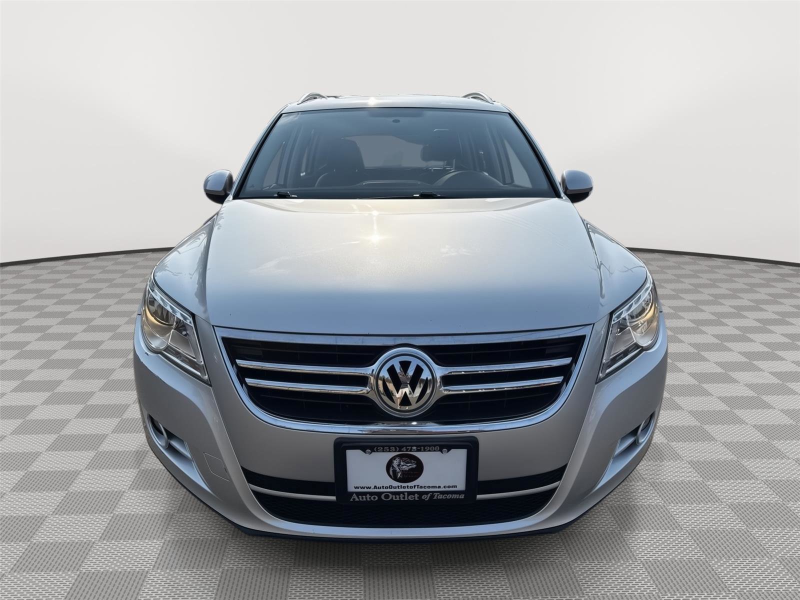 Used 2011 Volkswagen Tiguan SE image 3