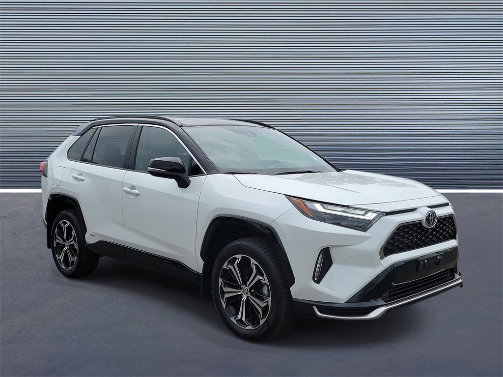 Used 2025 Toyota RAV4 XSE w/ Premium Package image 2