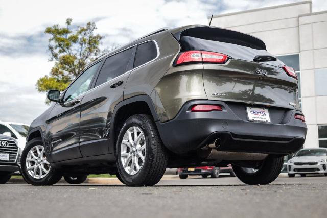 Used 2015 Jeep Cherokee Latitude w/ Comfort/Convenience Group AWD/4WD image 2
