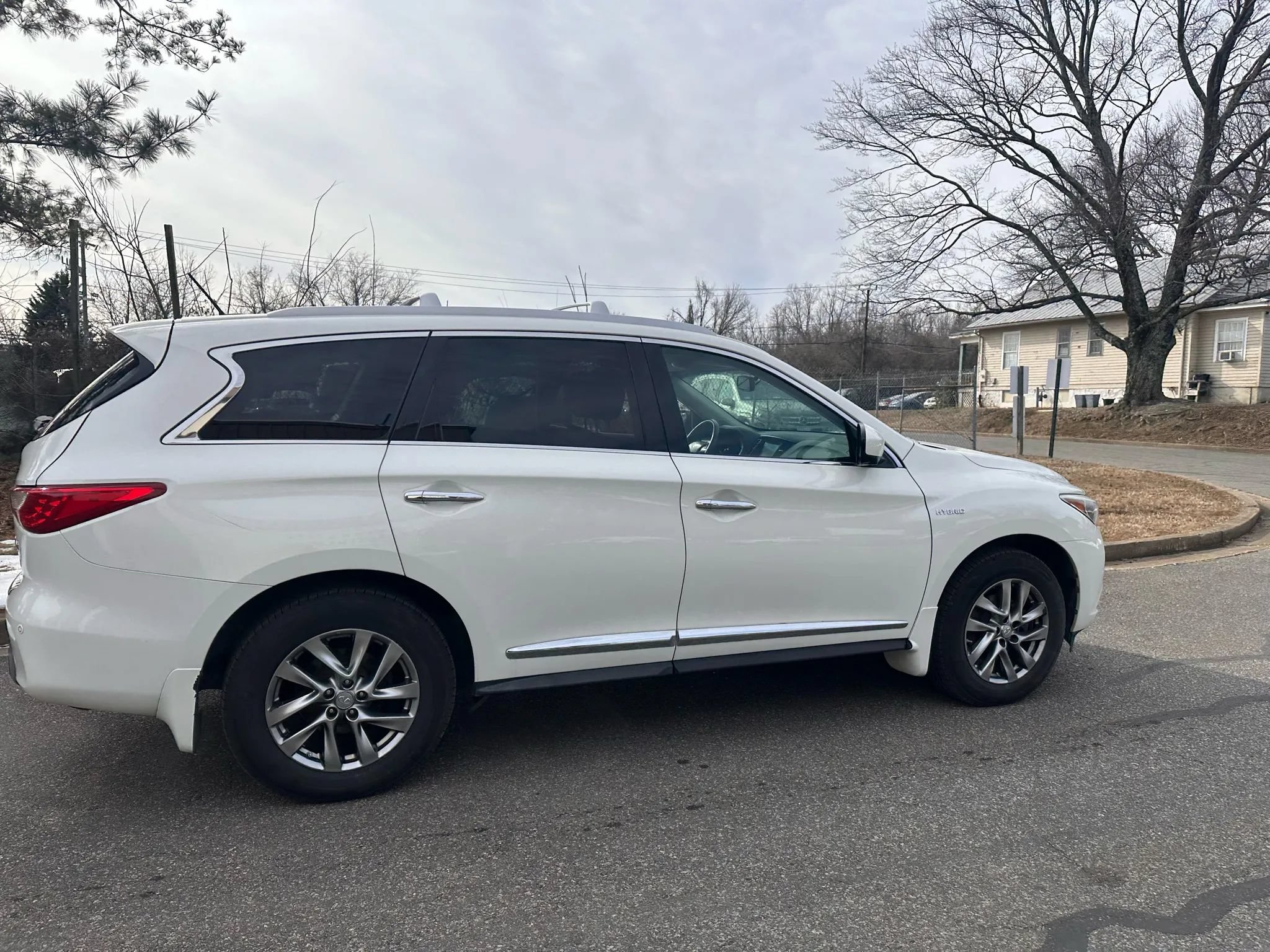 Used 2014 INFINITI QX60 AWD Hybrid w/ HEV Premium Package image 4