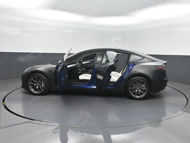Used 2022 Tesla Model 3 Long Range AWD/4WD image 27