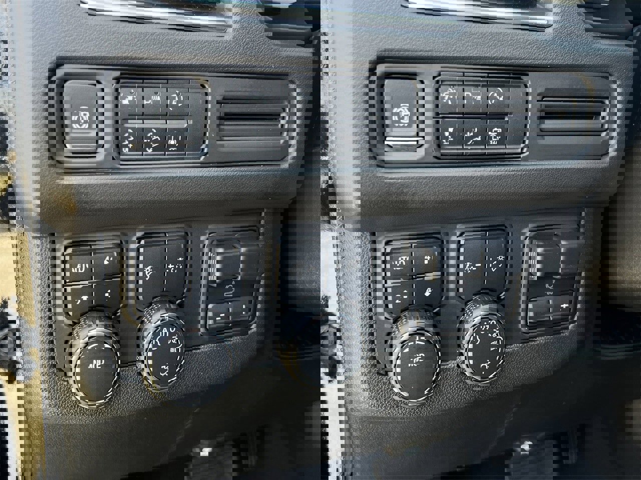 Used 2024 Chevrolet Suburban Z71 w/ Luxury Package image 14