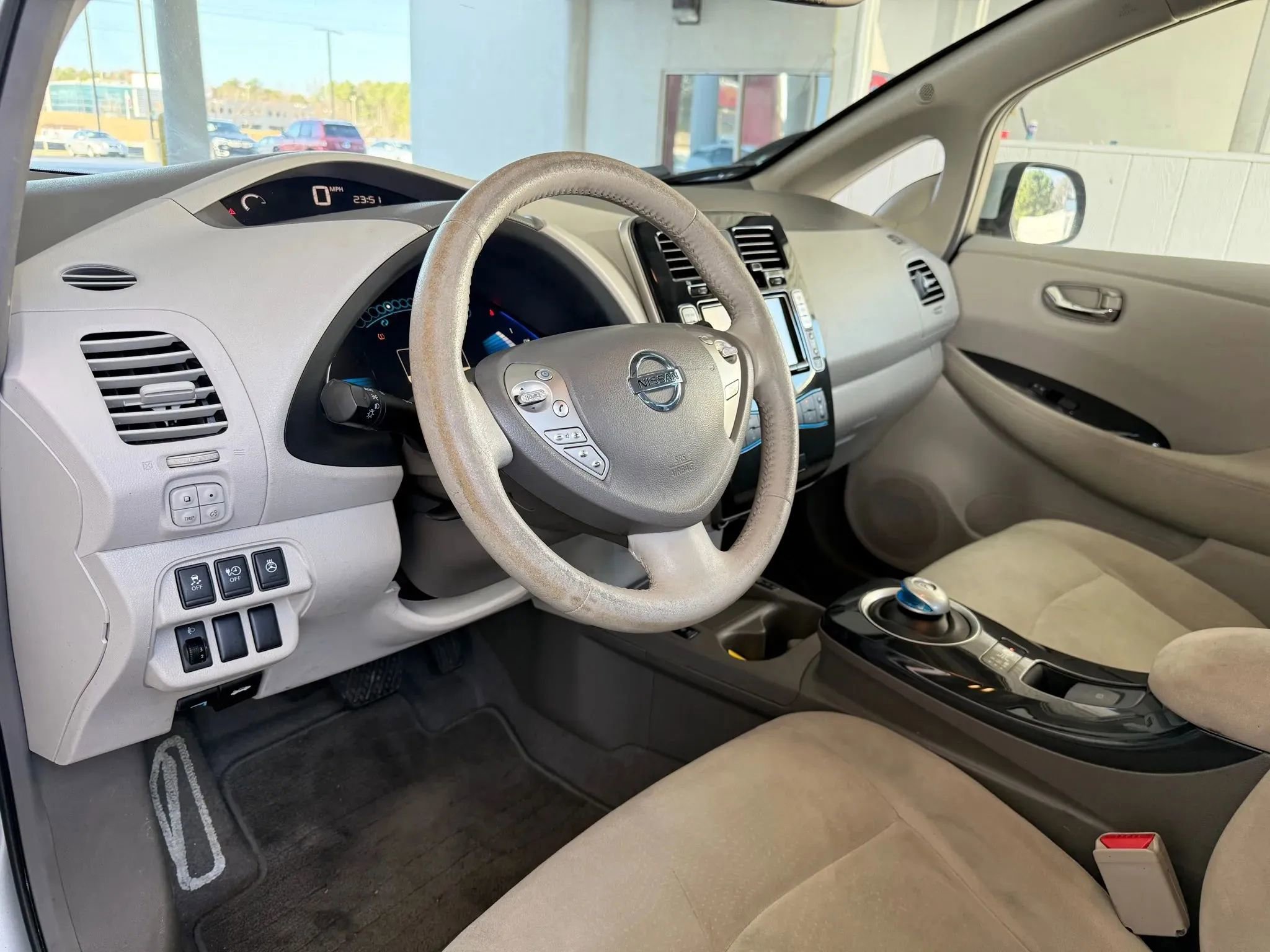 Used 2012 Nissan Leaf SL w/ Recycling/Organizational Pkg image 16