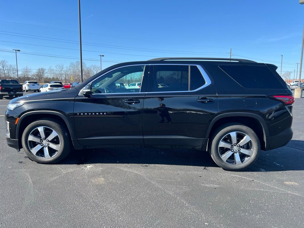 Used 2023 Chevrolet Traverse LT w/ LT Premium Package image 3