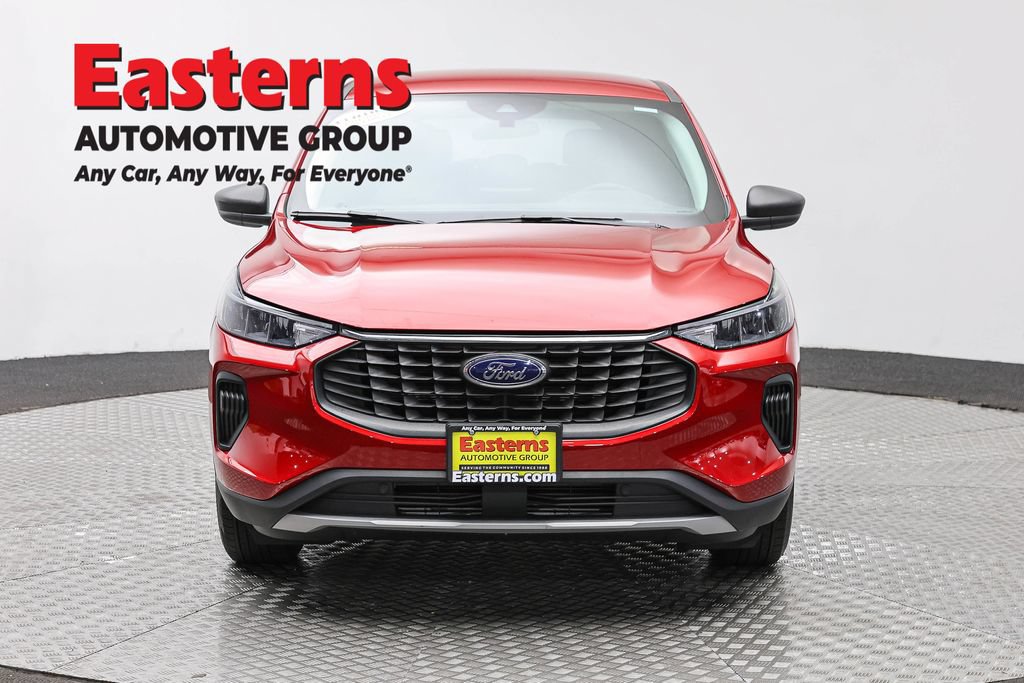 Used 2023 Ford Escape Active AWD/4WD image 2
