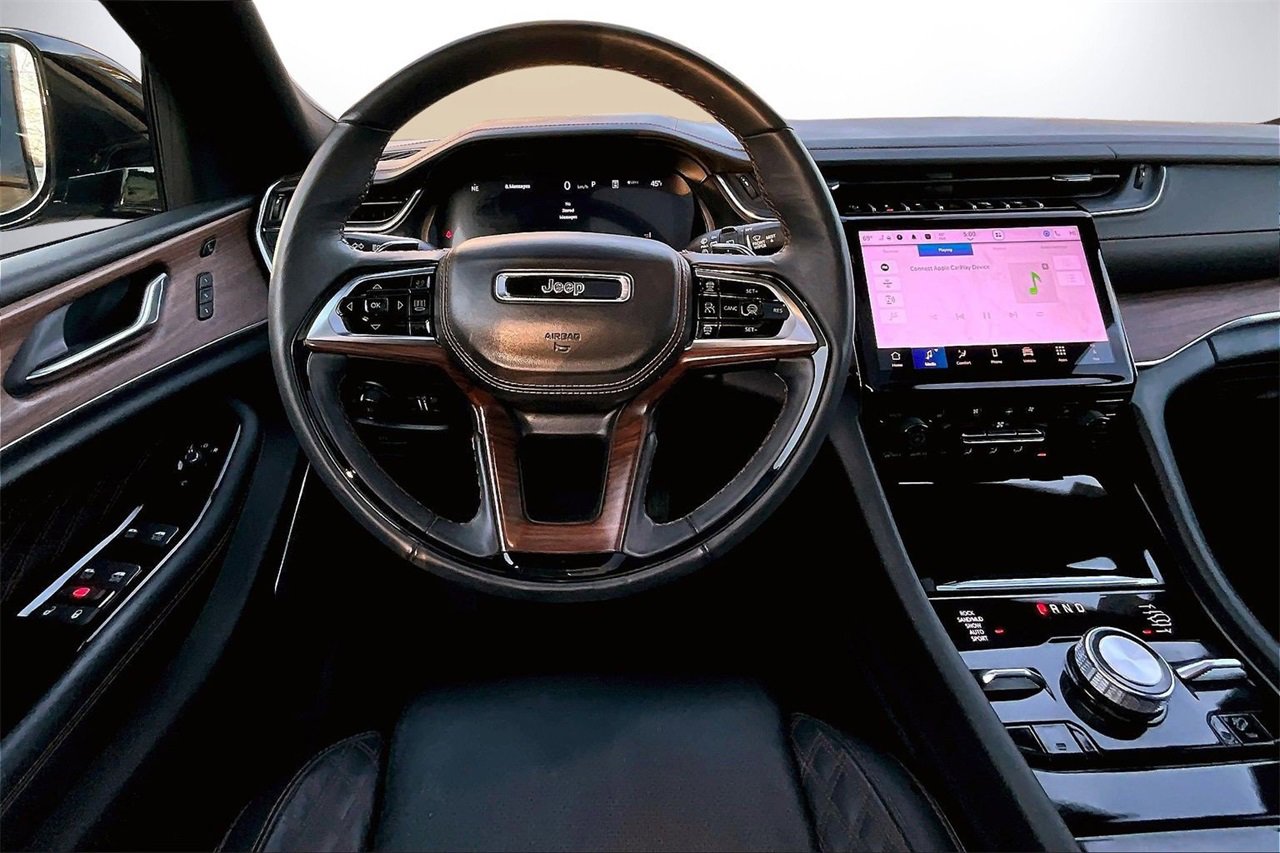 Certified 2025 Jeep Grand Cherokee Summit image 11