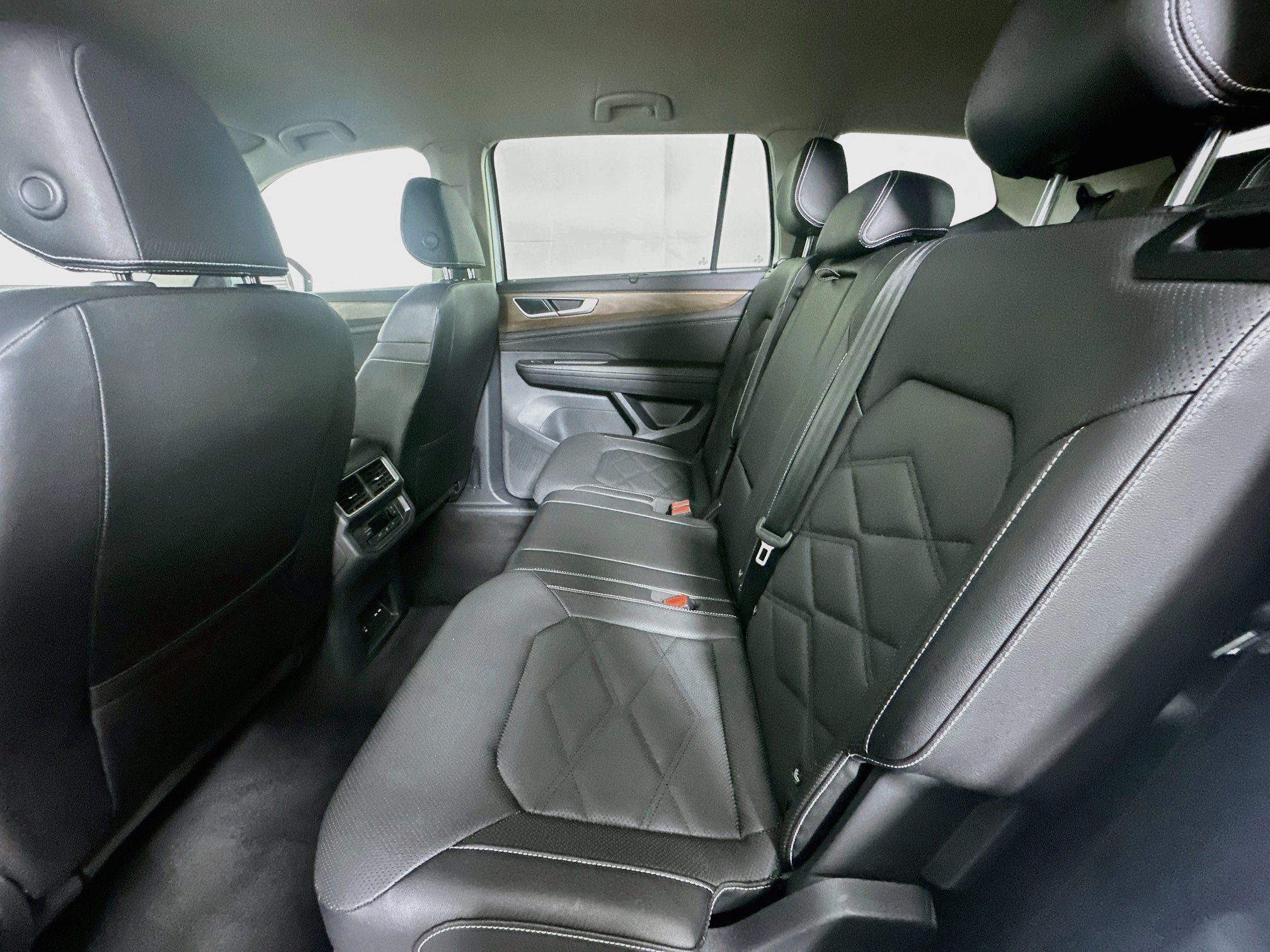 Used 2025 Volkswagen Atlas SE FWD image 27